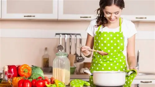 В тесной кухне нет места большому холодильнику