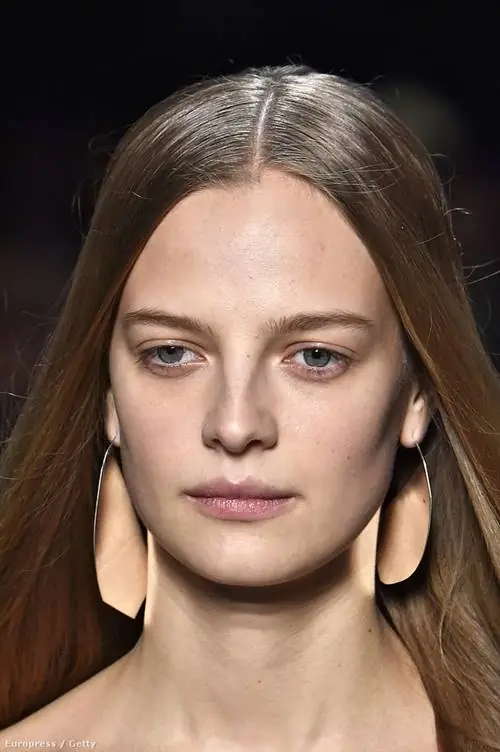 Невидимый макияж на модели Narciso Rodriguez