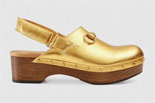 Они берут 870 долларов, 238 000 форинтов за такой золотой сабо в Gucci