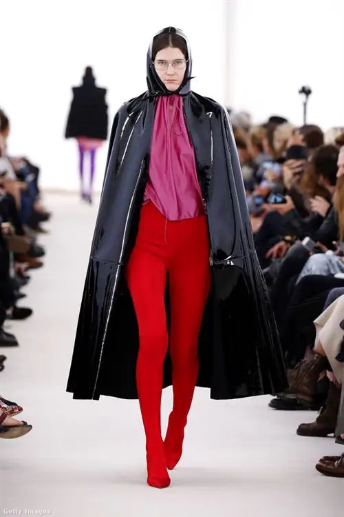 Дизайнер Balenciaga увидел фантазию в материале спандекс
