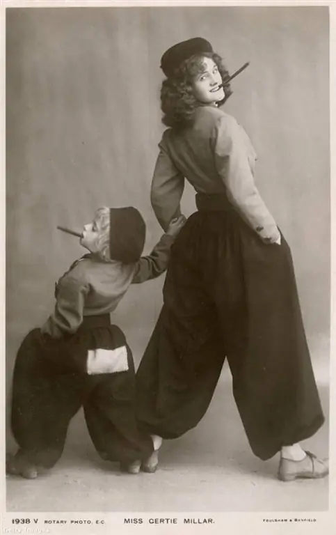 Британская актриса и певица Герти Миллар позировала на обложке открытки начала века в мешковатых брюках