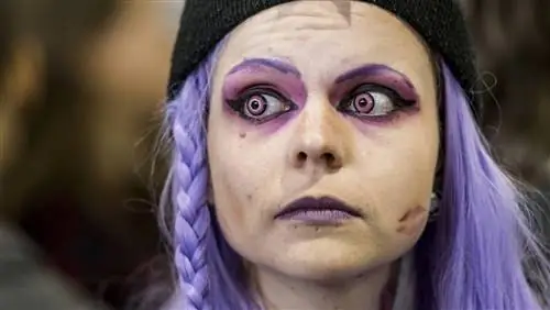 Экстравагантные подростки, сумасшедшие двадцатилетние, одержимые тридцатилетние, это Mondocon