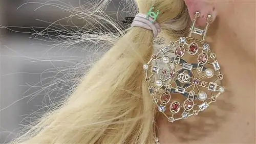 Шанель ввела моду на резинки для волос