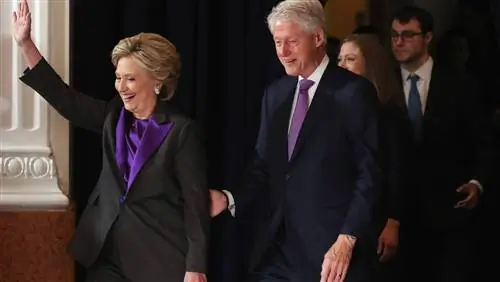 Вот почему Хиллари Клинтон носила фиолетовое