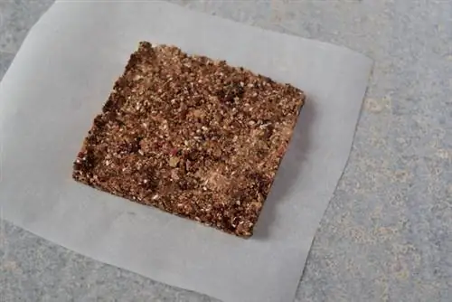 Спрессован в прямоугольную форму