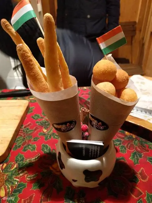 Сырные шарики и палочки