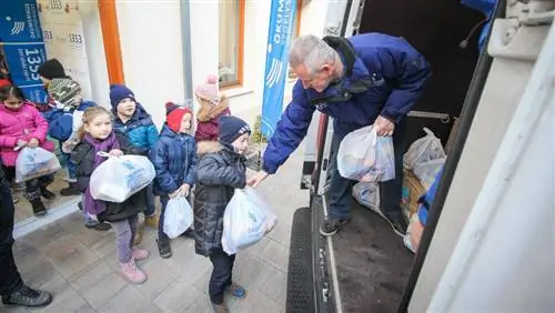 Вот как вы можете помочь другим перед Рождеством