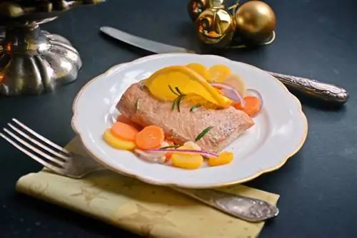 Рождественский экспресс: филе лосося на овощной подушке