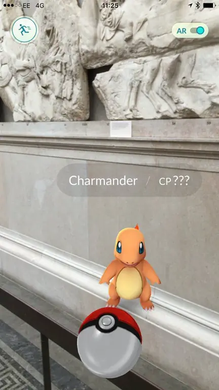 На Чармандера (еще одного покемона) можно охотиться у знаменитых мраморных фризов Элгина, мраморных фризов Парфенона, в Британском музее