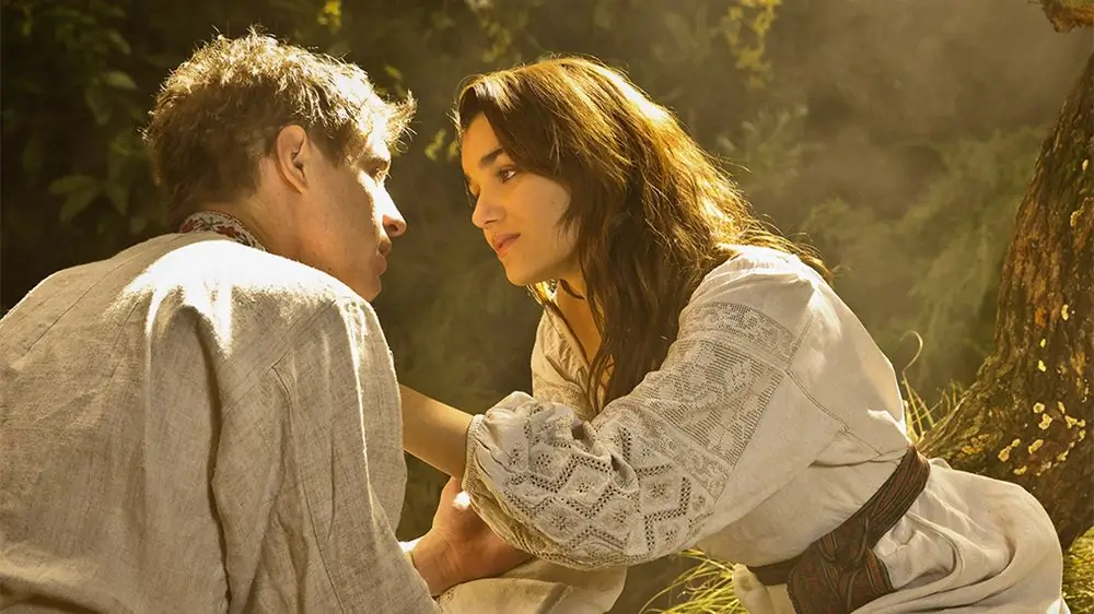 Макс Айронс и Саманта Баркс в фильме «Горькая жатва»