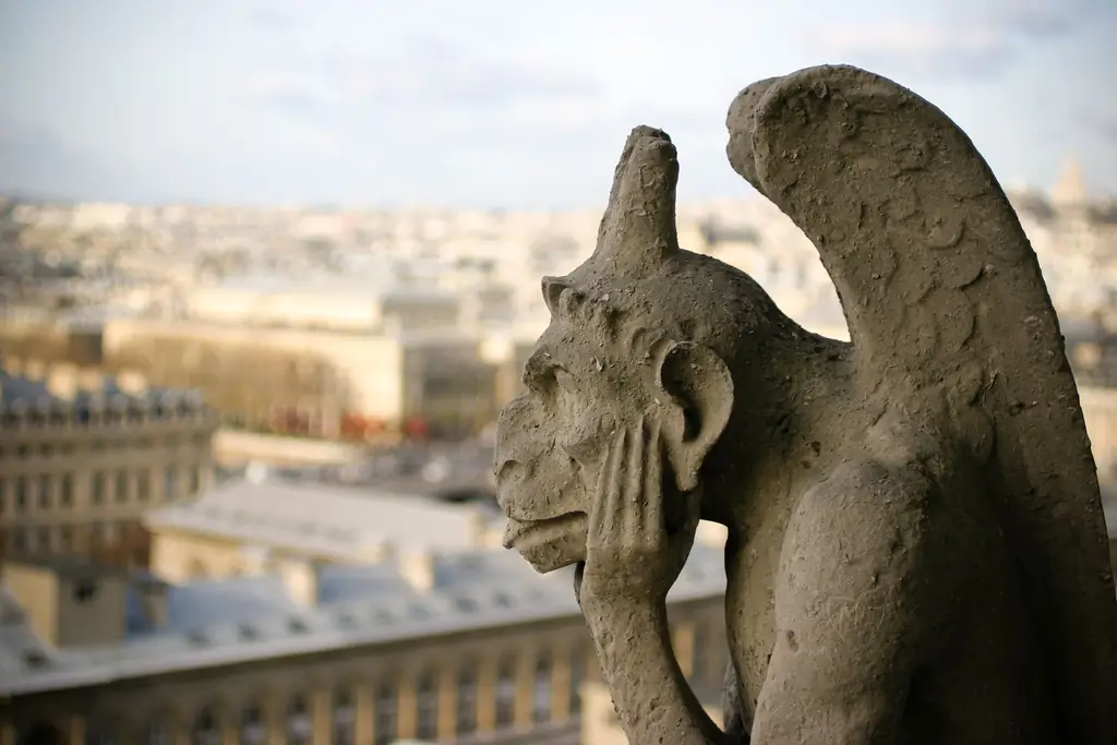 WEB-GARGOYLE-RESTING-BORED-Brian-Jeffery-Beggerly-CC