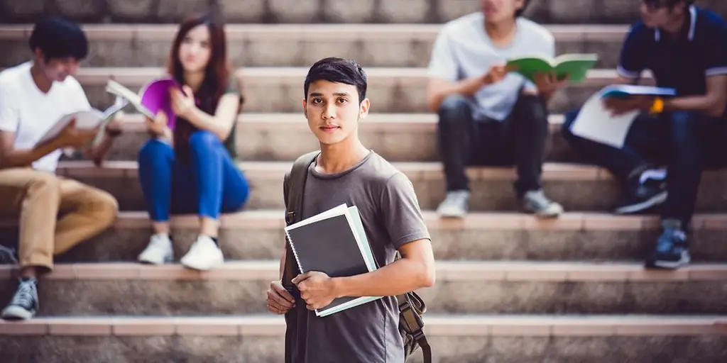 Школы восстановления, которые помогают учащимся с зависимостями, появляются по всей территории США