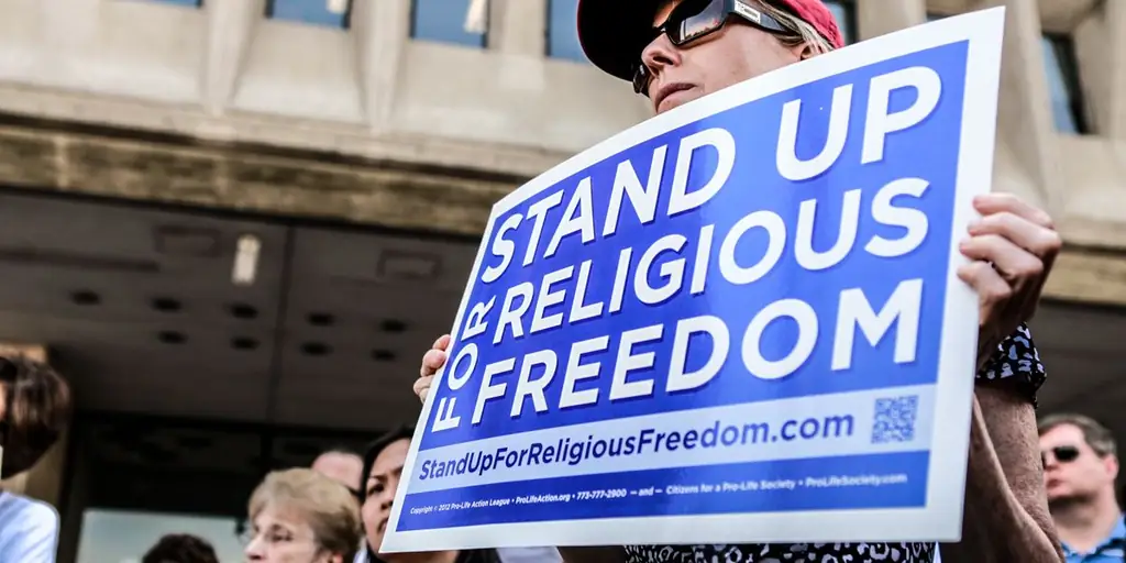 Что стоит за ростом нападений на свободу вероисповедания во всем мире?