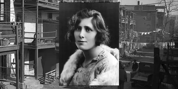 Для этого святого святость была такой же простой, как улыбка и работа дня's