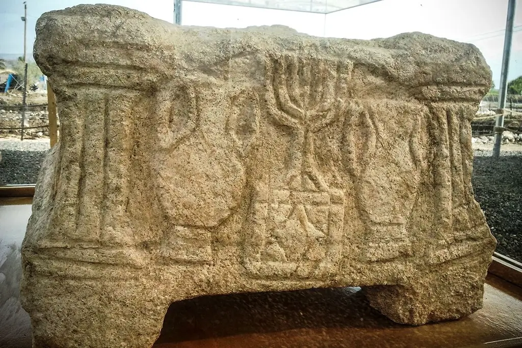 Археологи продолжают делать открытия в родном городе Марии Магдалины's