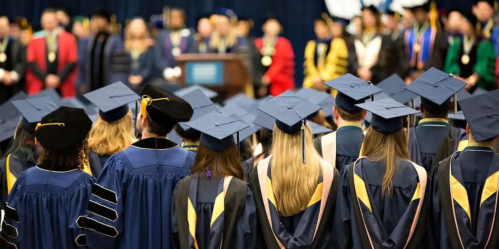 4 Причины влезть в долги за католический колледж