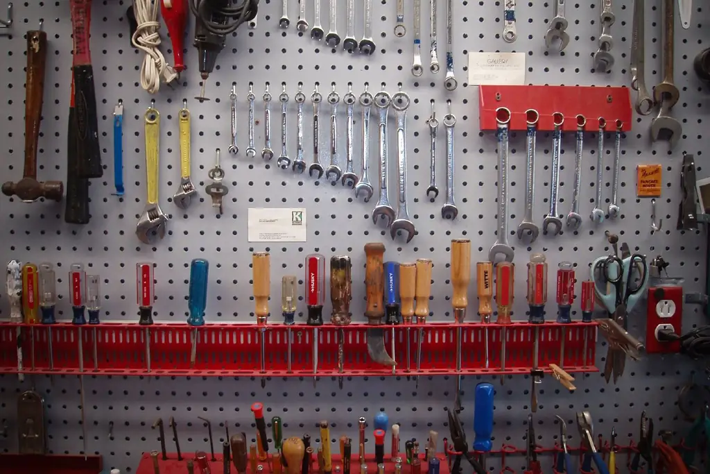 Демоны любят хорошо подметенный дом