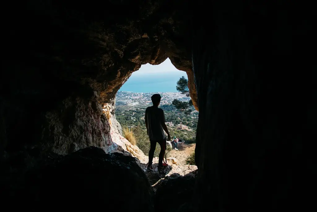 Жизнь в Андалусии'пещеры, где под землей круто
