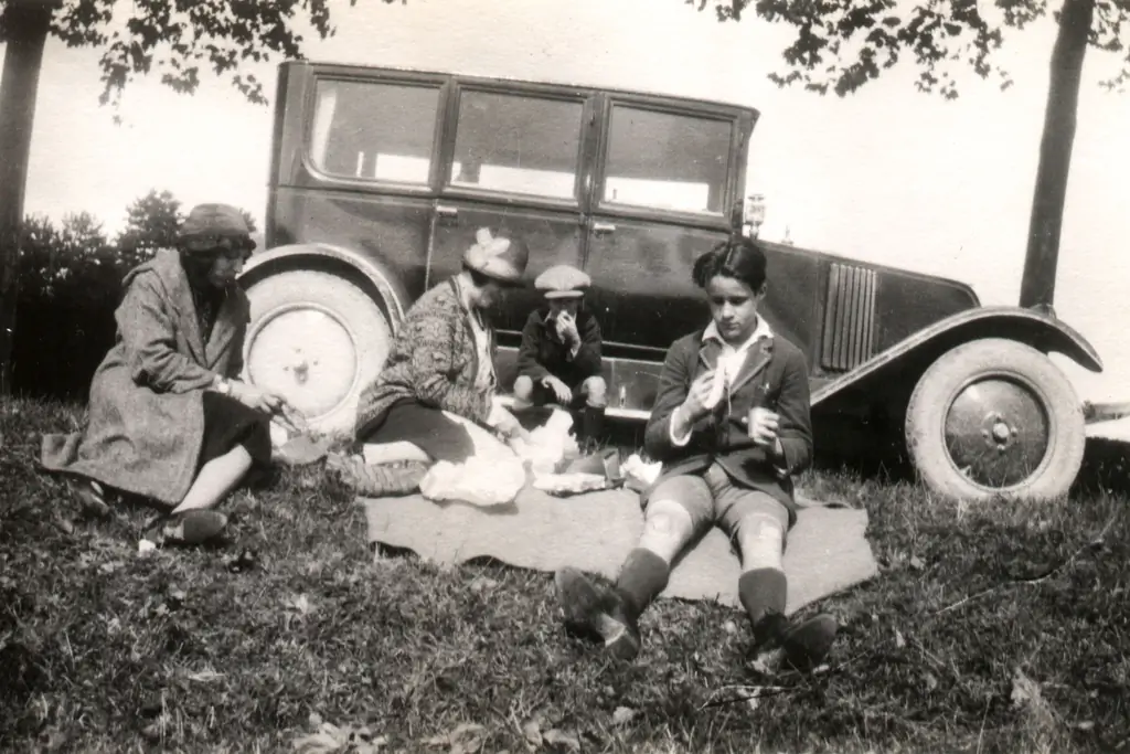 Покидая "страну без воскресенья"