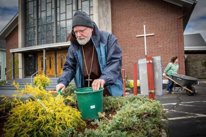 Boston's Cardinal O'Мэлли встречает брата Мульча и сестру Азалию
