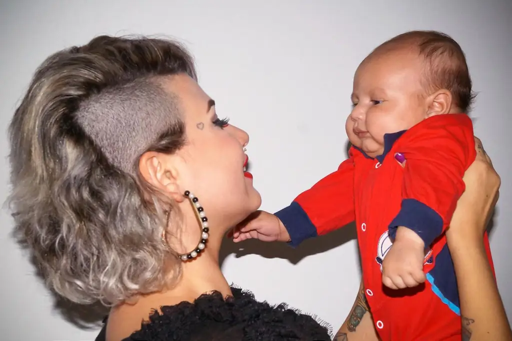 Основательница Femen отвергает радикальное прошлое и поддерживает движение в защиту жизни