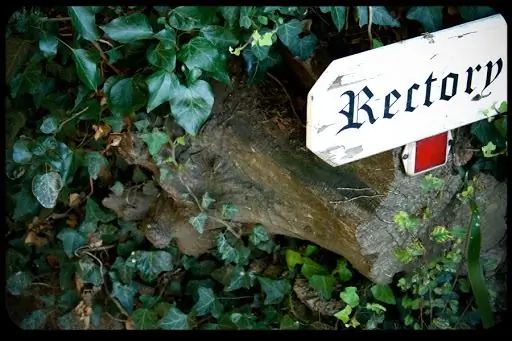 Судья постановил, что жилищные пособия духовенству неконституционны