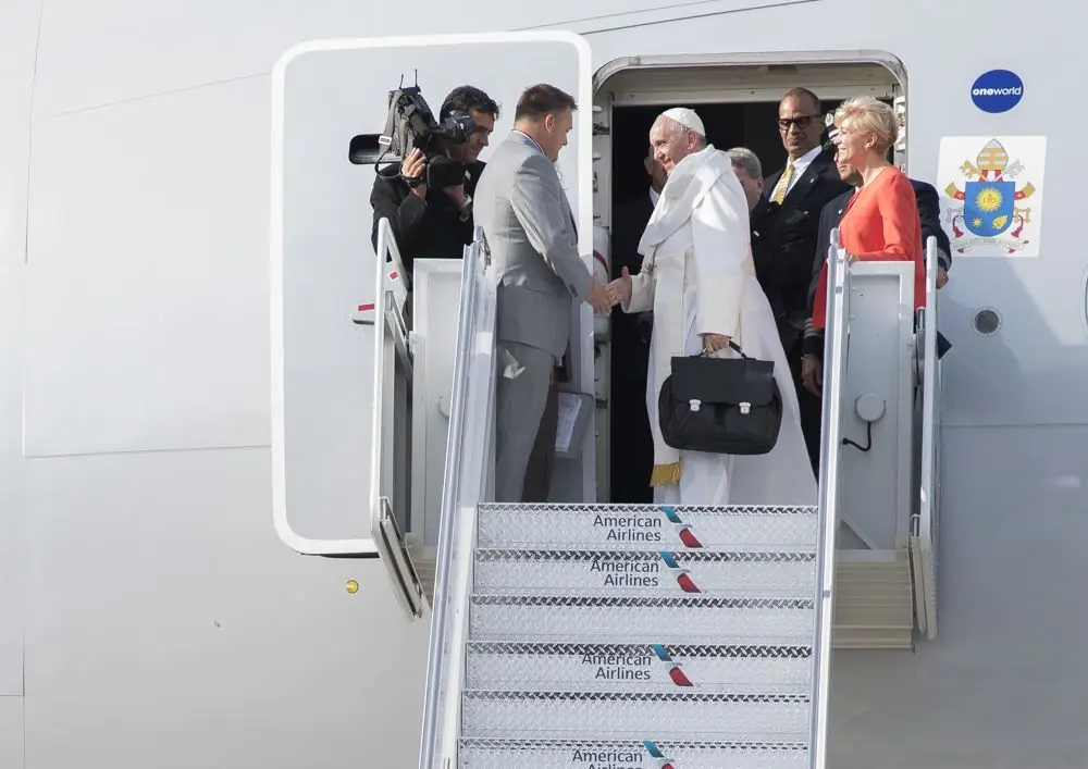 Как и знаменитый боксер из Филадельфии, Папа Римский побеждает на ступенях