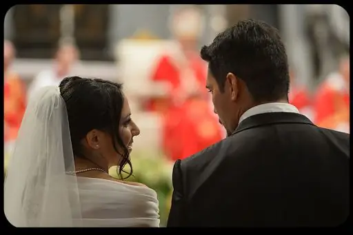 Папа Франциск председательствует на свадебной церемонии в соборе Святого Петра's