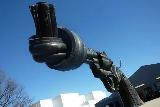 Мир требует упорного, разумного диалога, говорит Папа