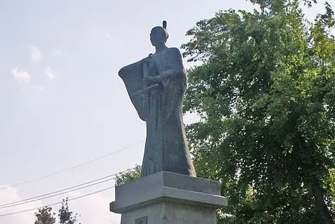 Статуя в память Такаяма Хусто