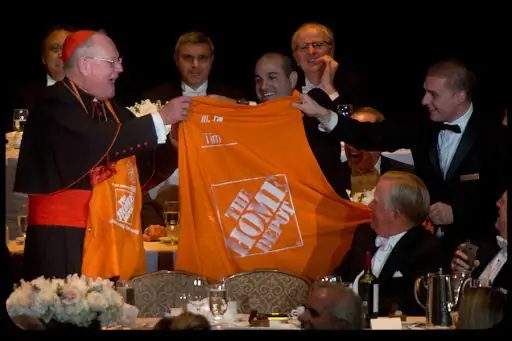 Ежегодный ужин Эла Смита продолжает традицию «Счастливого воина»