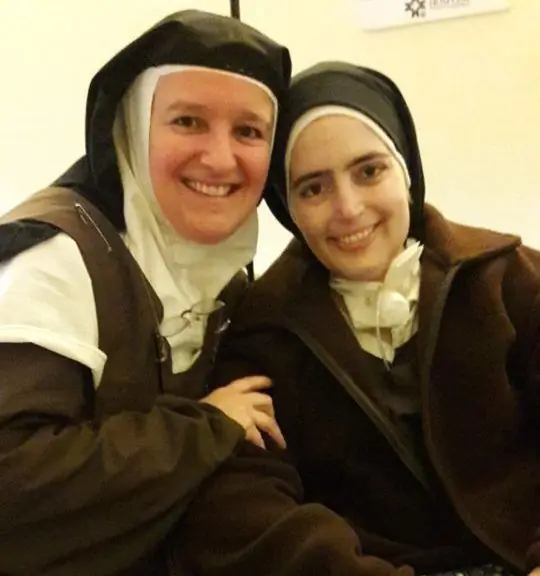 sr Cecilia едет в больницу