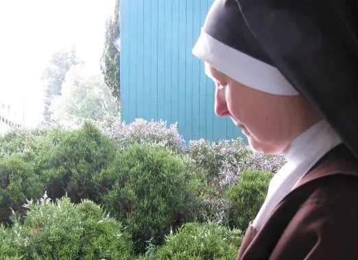 От тренера по плаванию до монахини-кармелитки