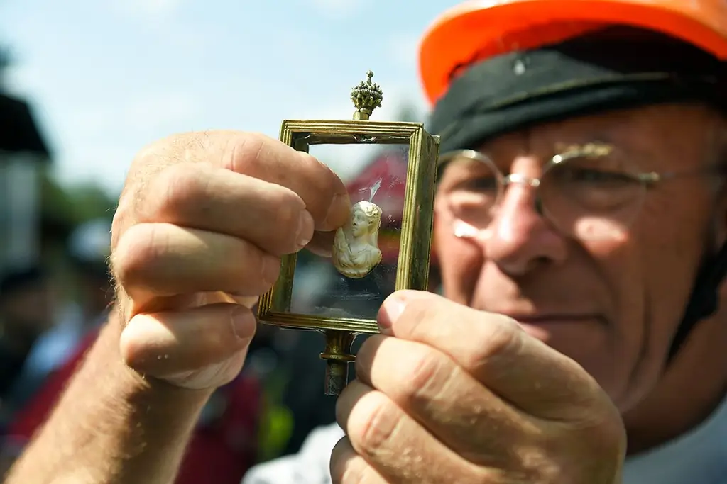 веб-умбрия-реликвия-землетрясение-000_fq09m-andreas-solaras-afp