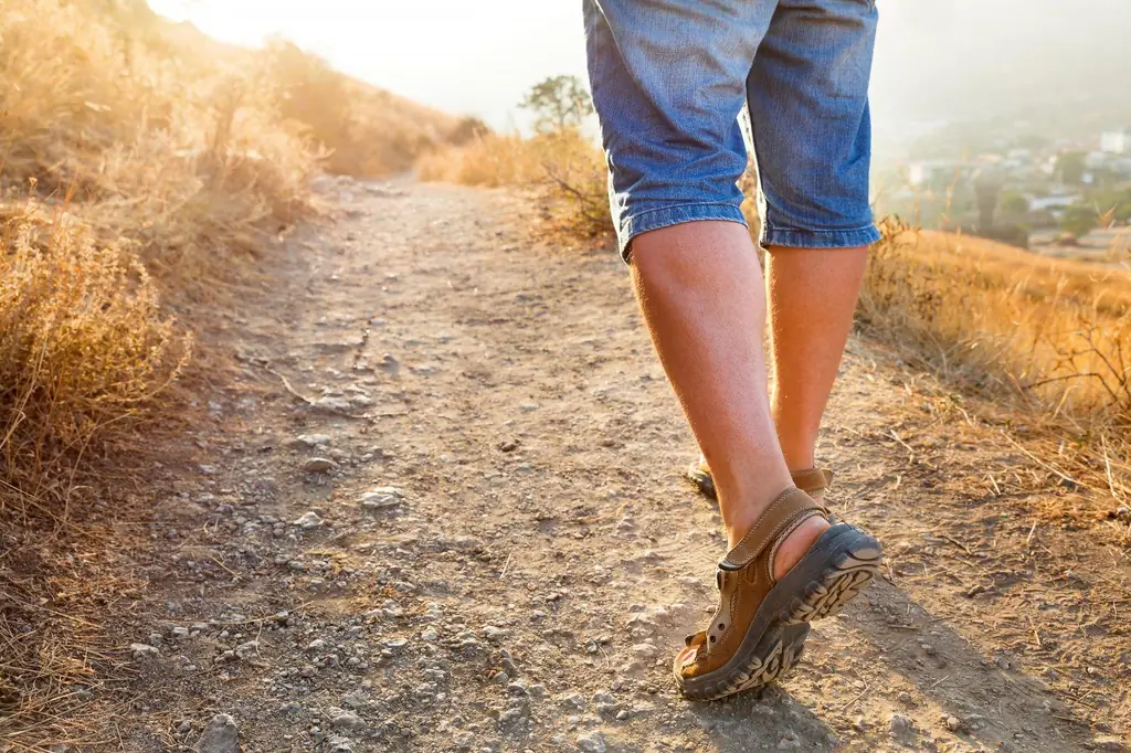 Покидая Лесбос: я прошел милю в сандалиях беженца