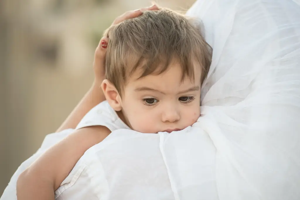 беженец-мать-ребенок-ZouZou-shutterstock_246979801,