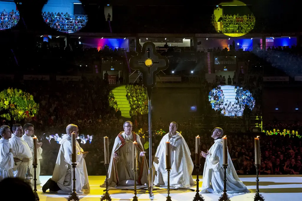 ВЕБ-ЕВХАРИСТИКА-ПОКЛОНЕНИЕ-ТАУРОН-Джеффри-Бруно