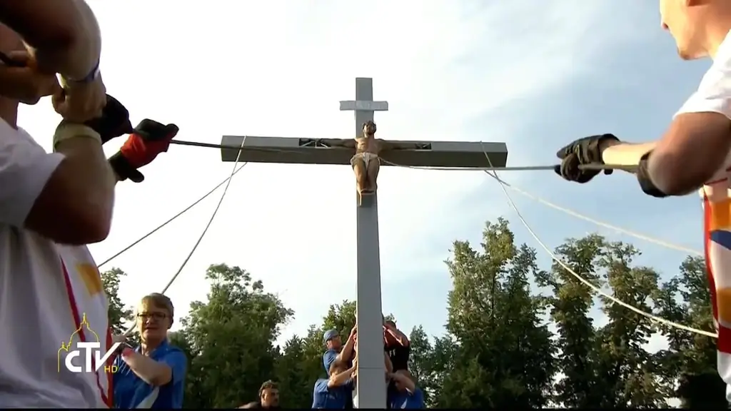 СМОТРЕТЬ: Трогательный момент Крестного пути на Всемирном дне молодежи