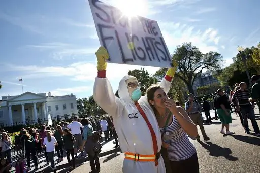 Эффективность запрета на поездки в связи с лихорадкой Эбола поставлена под сомнение