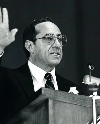 Mario Cuomo's Похороны опускают упоминание о его аборте