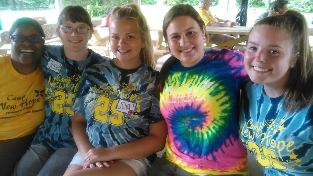 Летний лагерь свидетельствует о горе ребенка's и превращает его в надежду