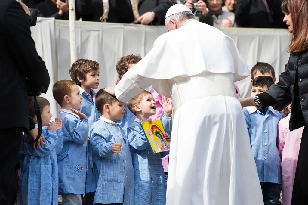 Папа Франциск родителям: благословите своих детей перед школой и перед сном