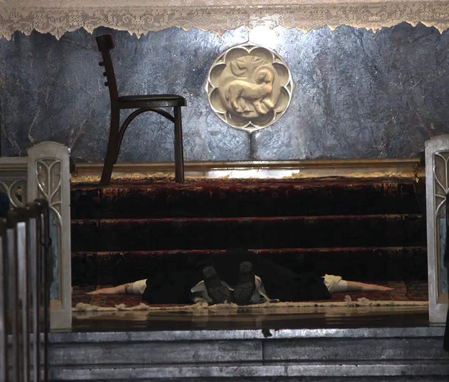 Прострация и стул настоятельницы