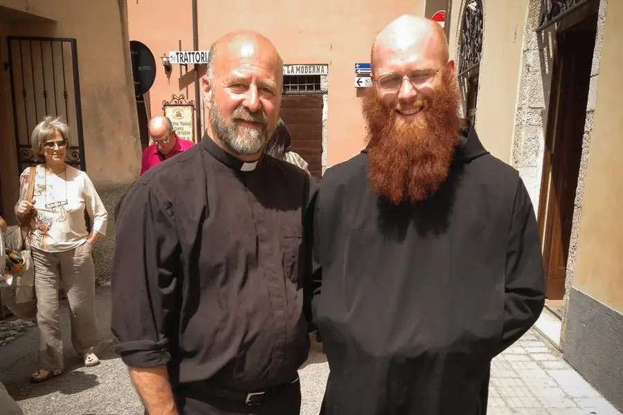 WEB-NORCIA-LONGNECKER-Прилагается-Фото