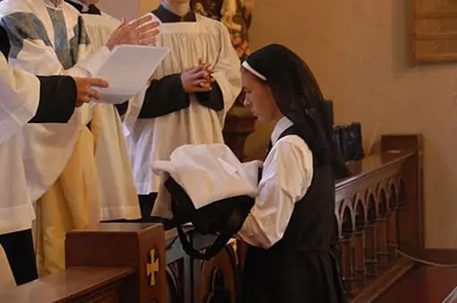 Community's к Марии привлекает молодую женщину к религиозной жизни