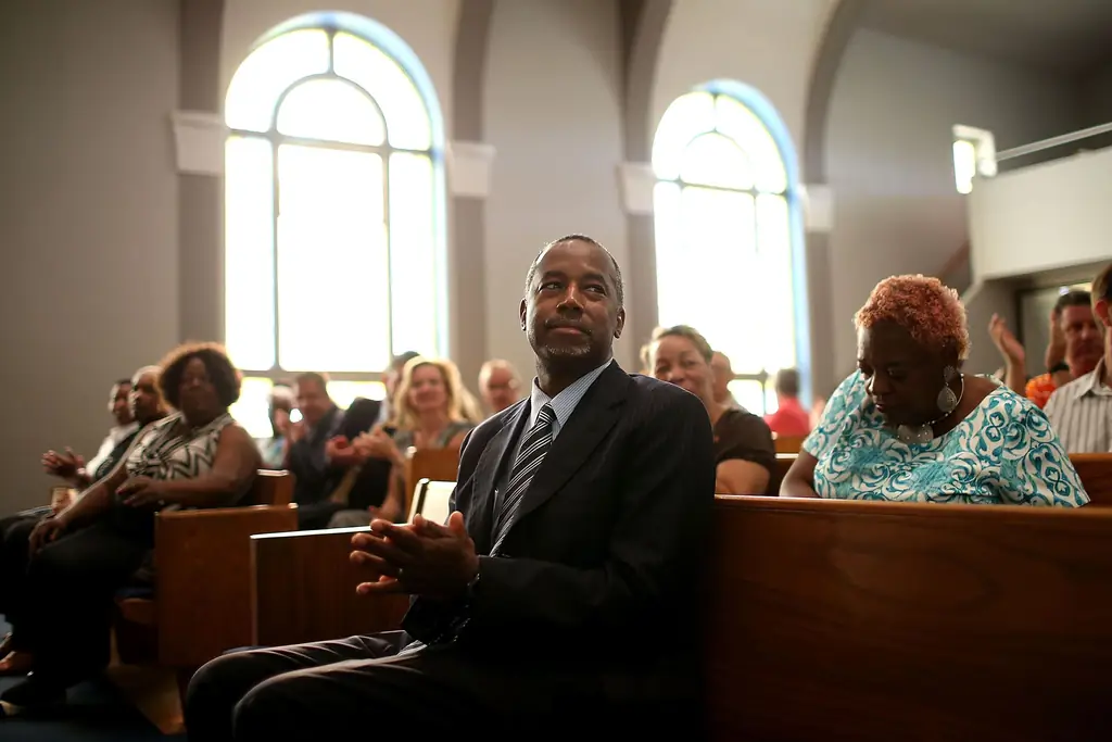Политики, молящиеся о победе в Южной Каролине