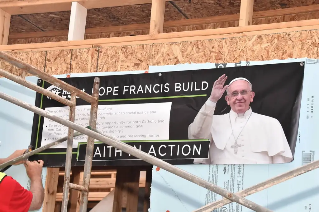 Католики Детройта помогают построить среду обитания для человечества's «Дом Папы Франциска»
