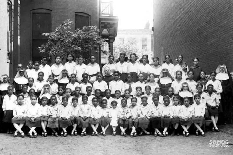 веб-ст-рита-школа-1919-швейг-для-сплющенных сестер-оф-провиденс