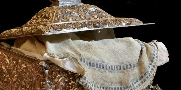 Это та самая скатерть, которой пользовались на Тайной вечере?