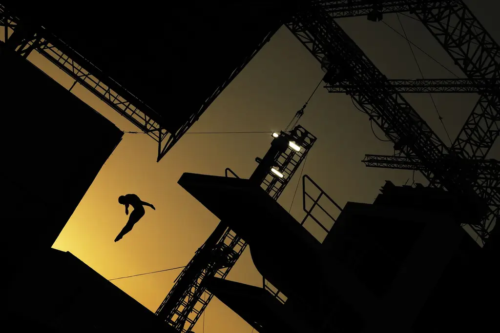 РИО-ДЕ-ЖАНЕЙРО, БРАЗИЛЬ - 04 августа: Дайверы в действии во время тренировки в Центре водных видов спорта Марии Ленк в Рио-де-Жанейро 4 августа 2016 года в Рио-де-Жанейро, Бразилия. (Фото Адама Претти/Getty Images)